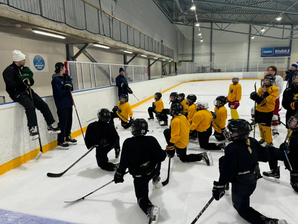IZON Hockey coaching session