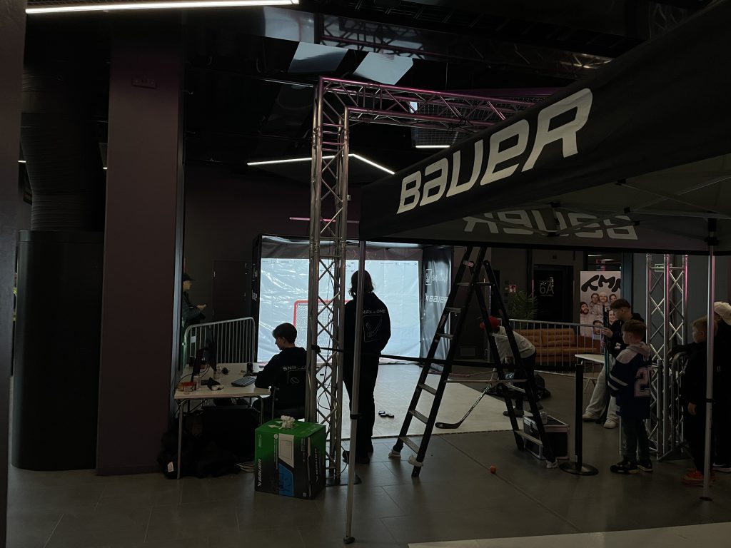SnipeZone’s 3D Hockey Simulator Steals the Show at Sold-Out YouTube All-Stars